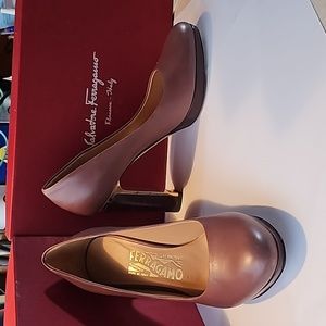 Salvatore Ferragamo 5.5B Heels